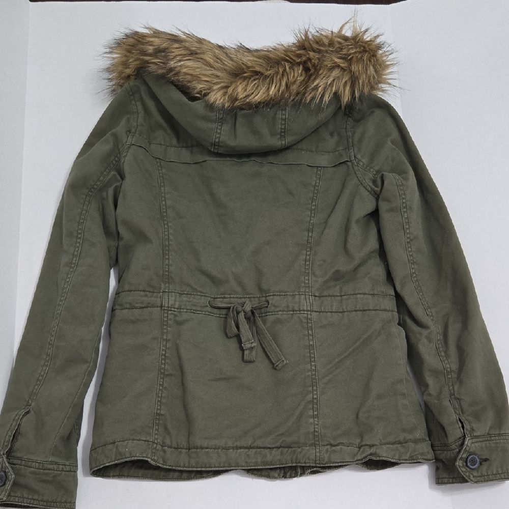 Hollister Olive Green Coat With Sherpa Lining And Fur Hood - Size S womens NWT - Picture 6 of 9